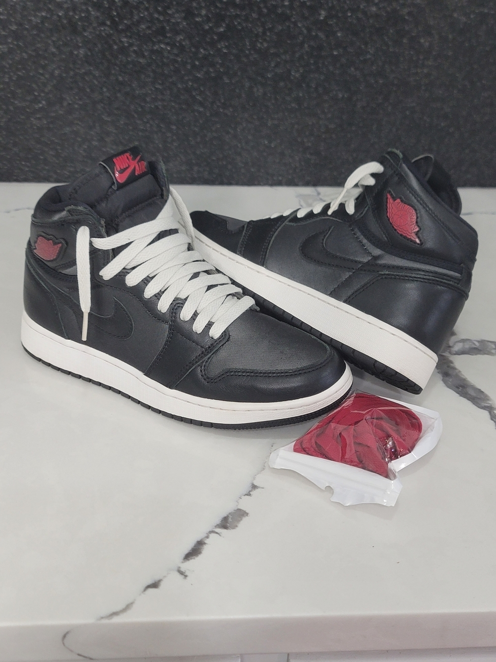 Nike Air Jordan 1 Retro High OG "Black Satin/Gym Red" Wmns 7 (Like New)